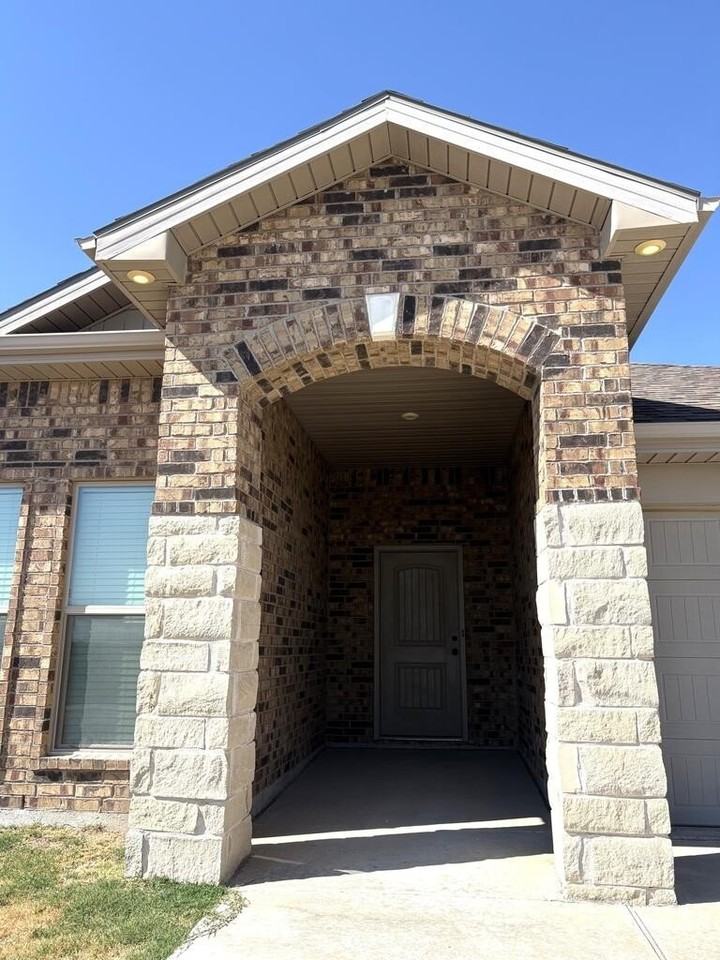 9005 Desert Ave - Photo 2 of 23