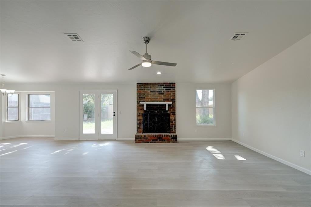 11601 Matthews Ave - Photo 4 of 39
