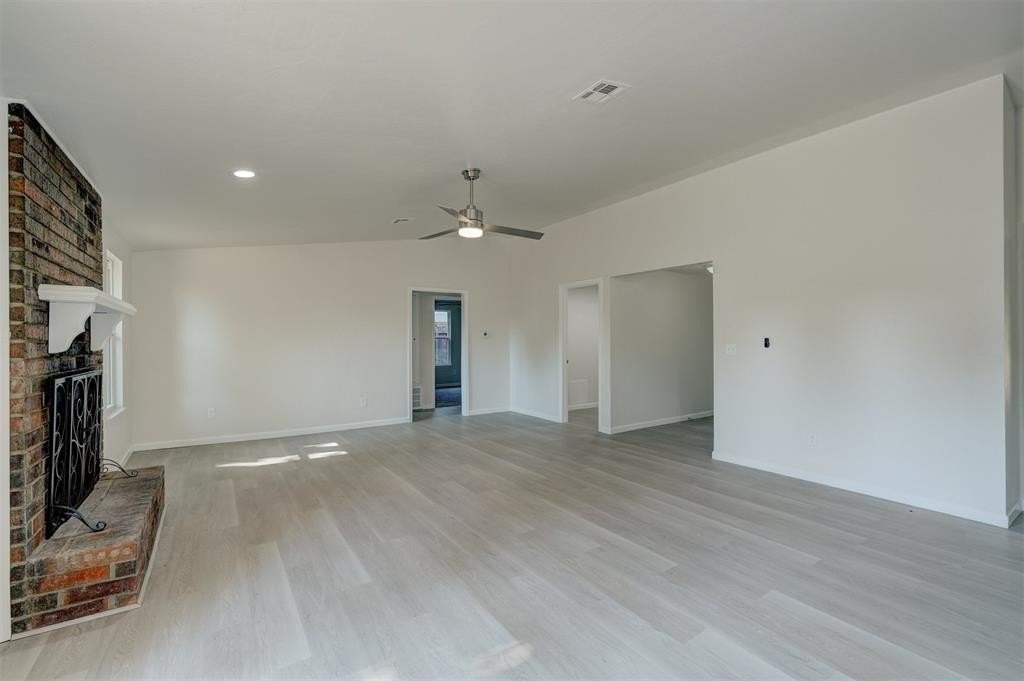 11601 Matthews Ave - Photo 7 of 39