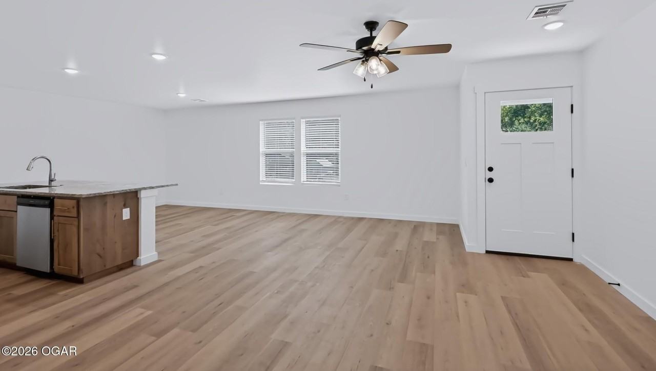1021 Prospect Ave - Photo 4 of 35