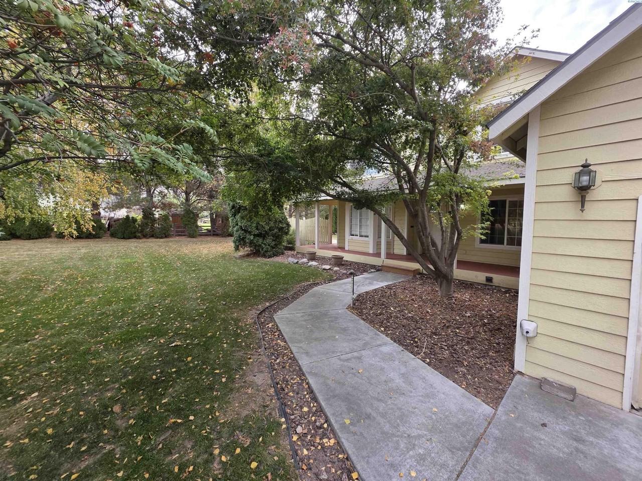 4501 Mallet St - Photo 2 of 30