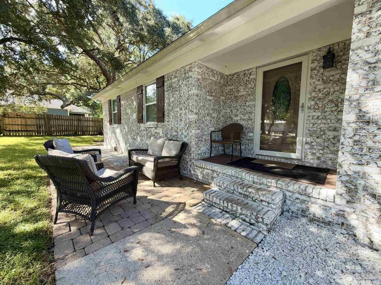 5631 Galvez Rd - Photo 3 of 36