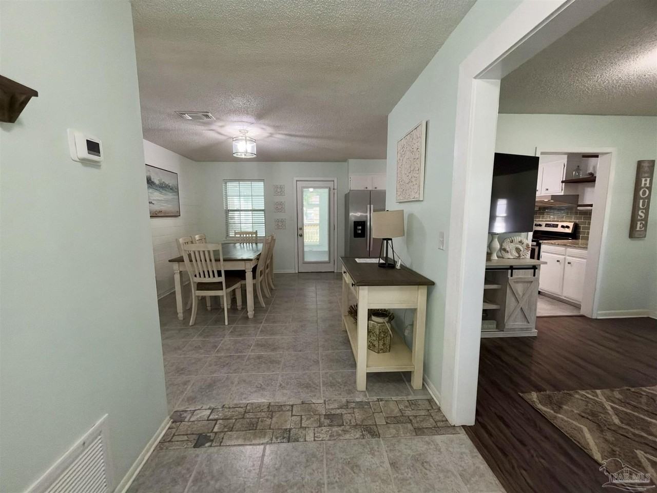 5631 Galvez Rd - Photo 4 of 36