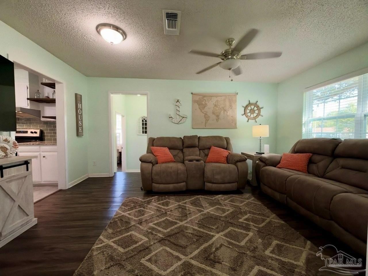 5631 Galvez Rd - Photo 5 of 36