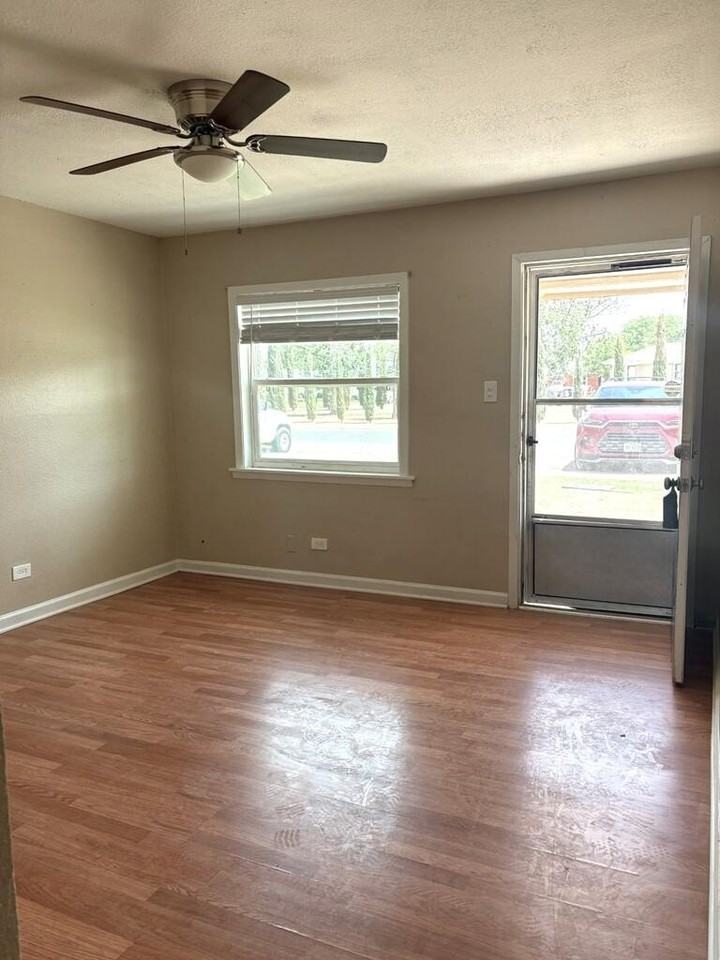 3212 W Kansas Ave - Photo 3 of 10
