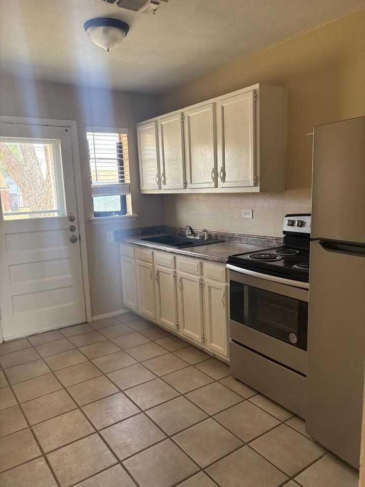3212 W Kansas Ave - Photo 4 of 10