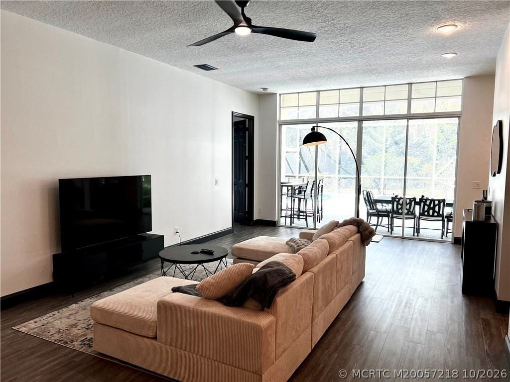 406 Sw Fairway Lndg - Photo 6 of 27