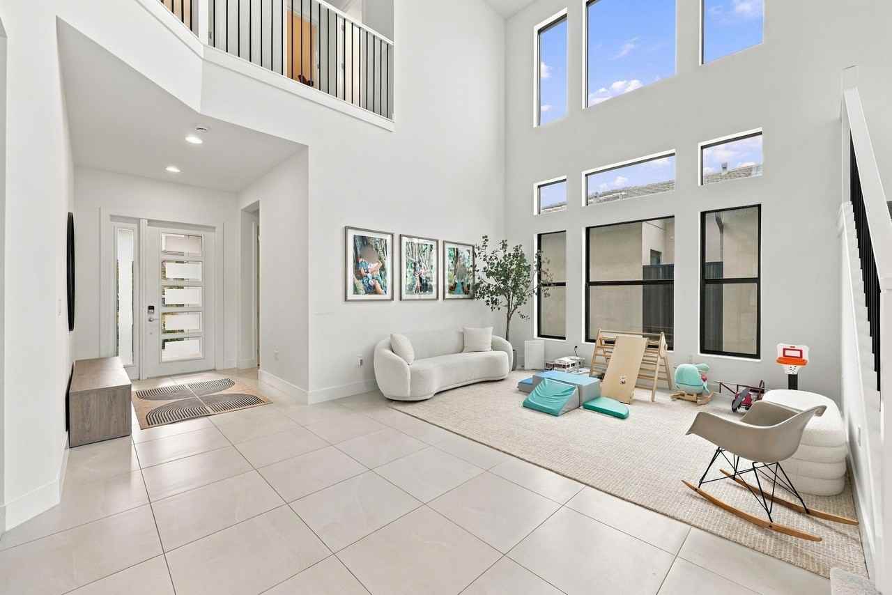8351 Fishers Island Way - Photo 3 of 43