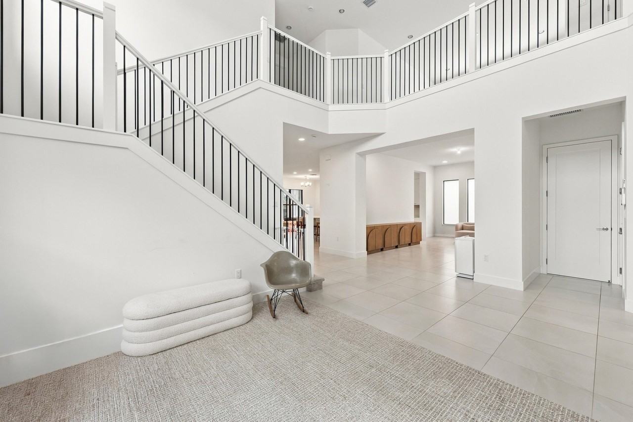 8351 Fishers Island Way - Photo 7 of 43