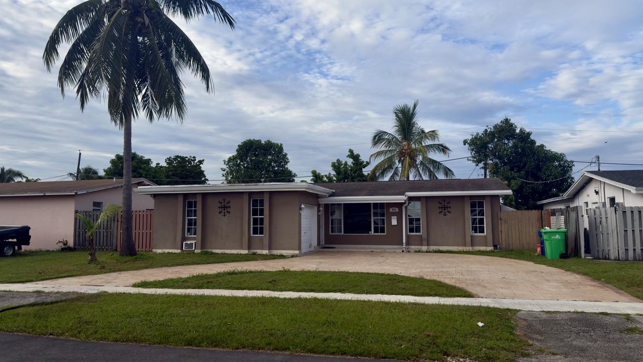8391 Nw 21st Ct - Photo 2 of 14