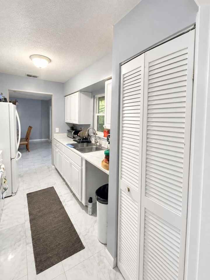 534 Nw Billiar Ave - Photo 2 of 11