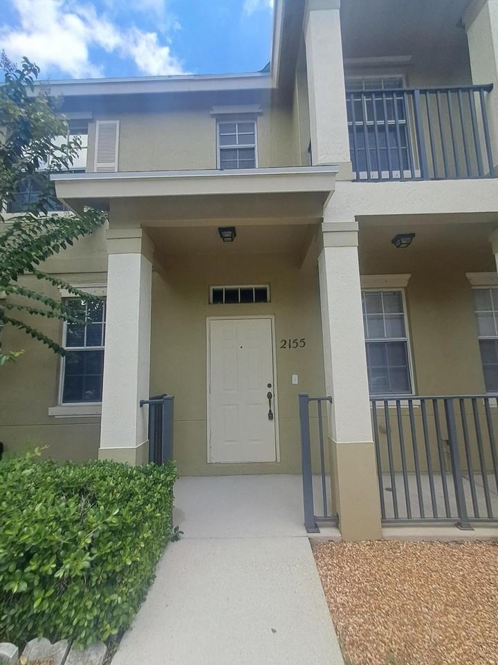 2155 Se Eatonville Dr - Photo 2 of 38