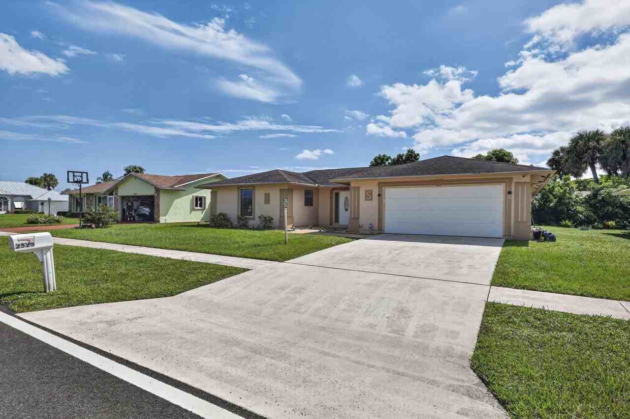 2523 Doral Way - Photo 2 of 42