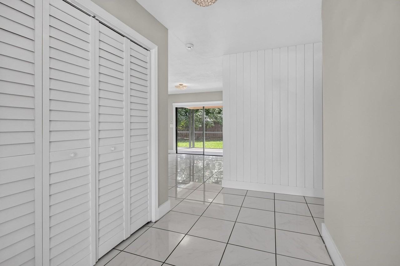 2523 Doral Way - Photo 5 of 42