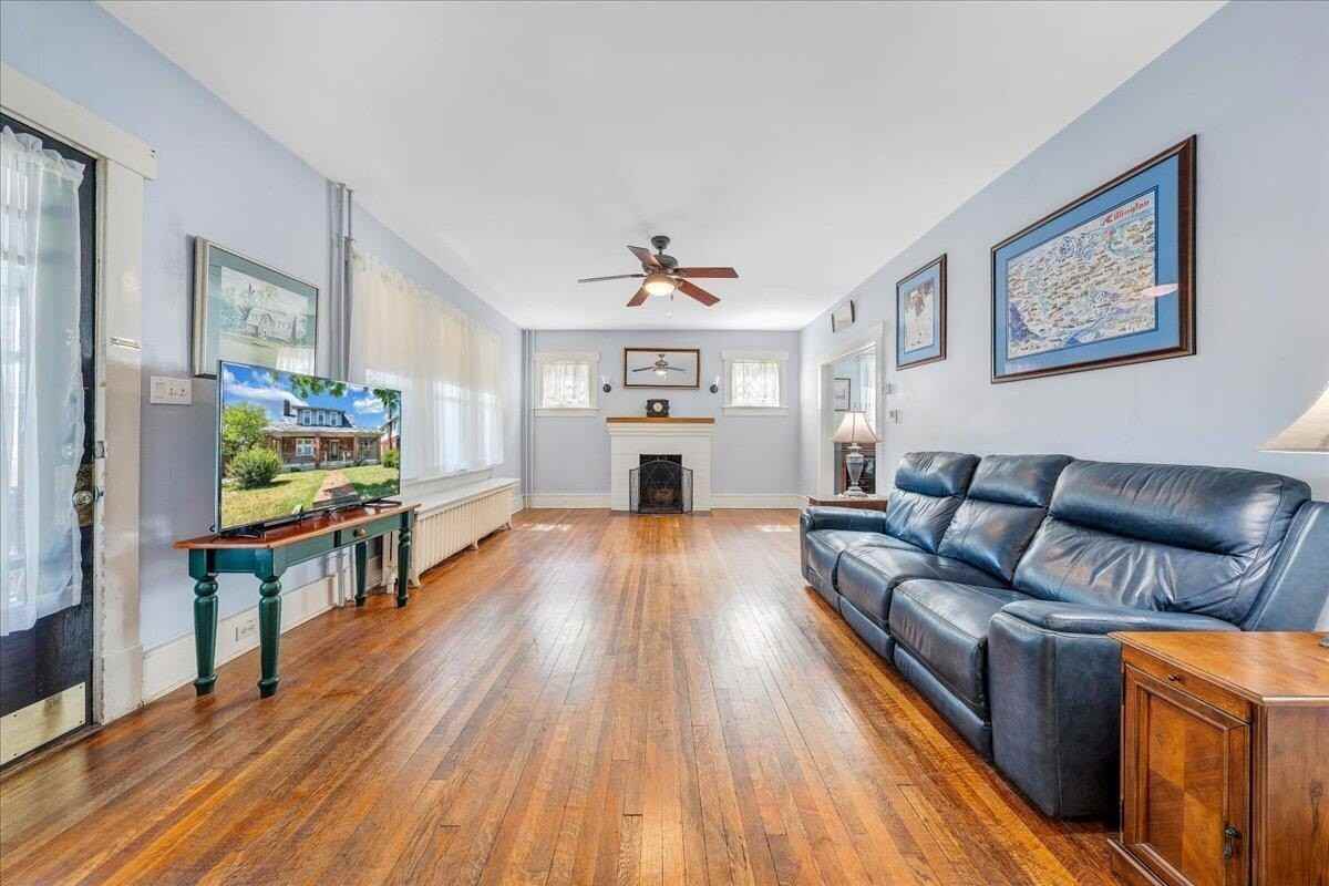 2040 Berkley Ave Sw - Photo 3 of 15