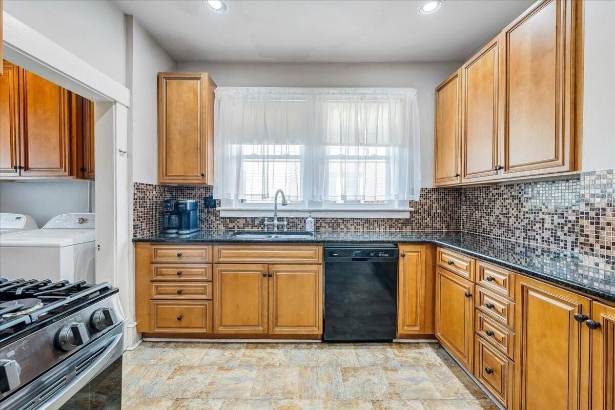 2040 Berkley Ave Sw - Photo 5 of 15