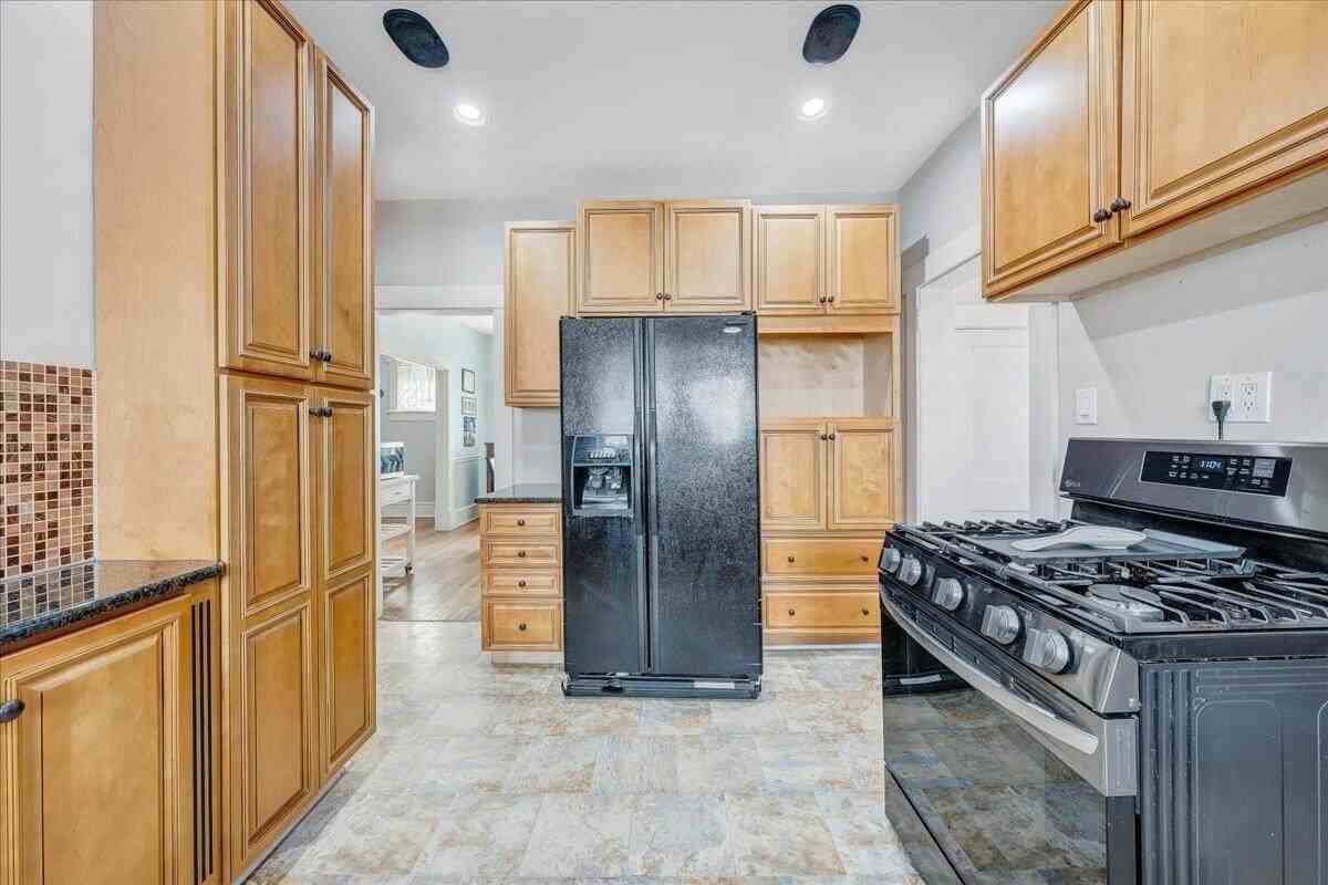 2040 Berkley Ave Sw - Photo 6 of 15