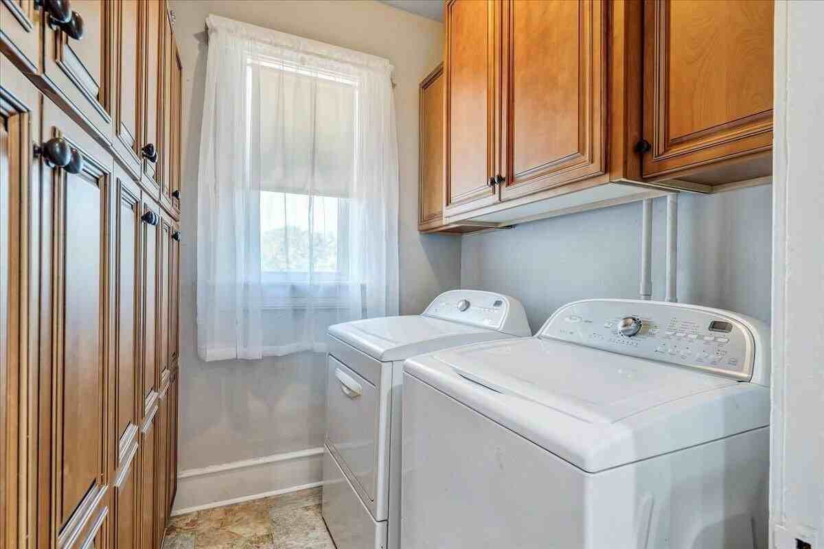 2040 Berkley Ave Sw - Photo 7 of 15