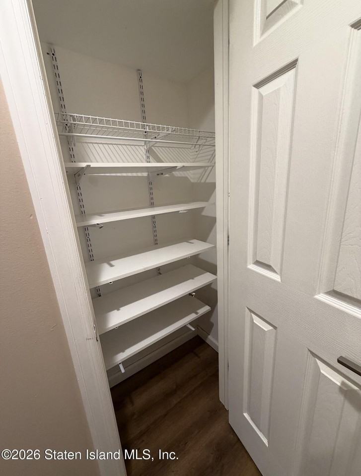 190 Manhattan St - Photo 2 of 19