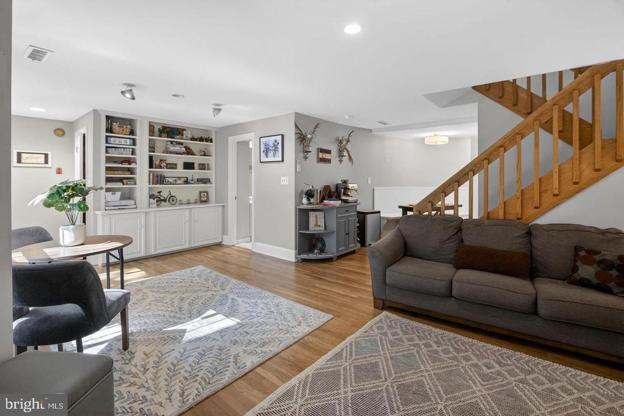 1024 Massachusetts Ave Ne #3 - Photo 5 of 28
