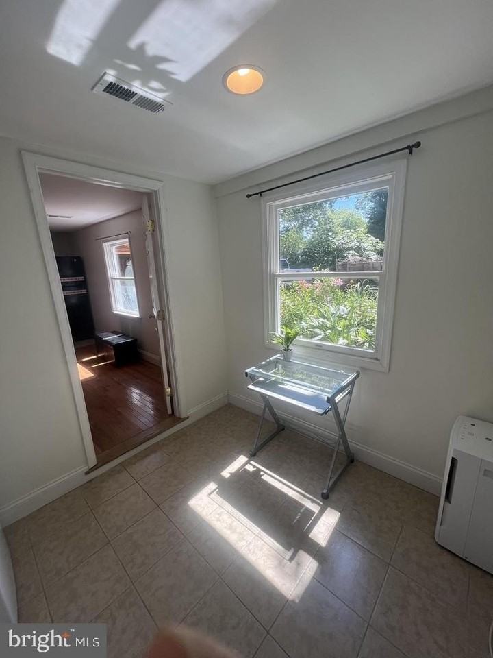 626 Clark Ave - Photo 7 of 25