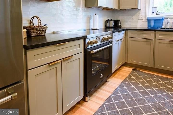 191 Prince George St #B - Photo 4 of 16
