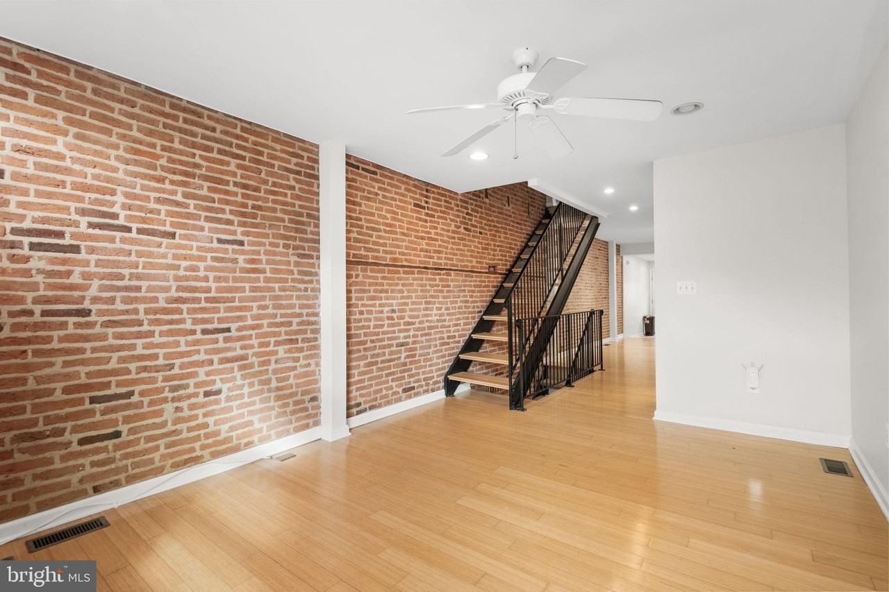 118 W Randall St - Photo 3 of 37