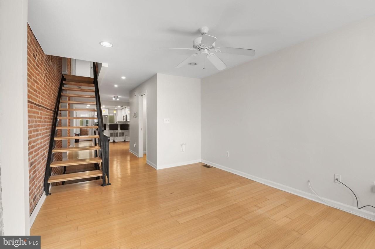 118 W Randall St - Photo 4 of 37