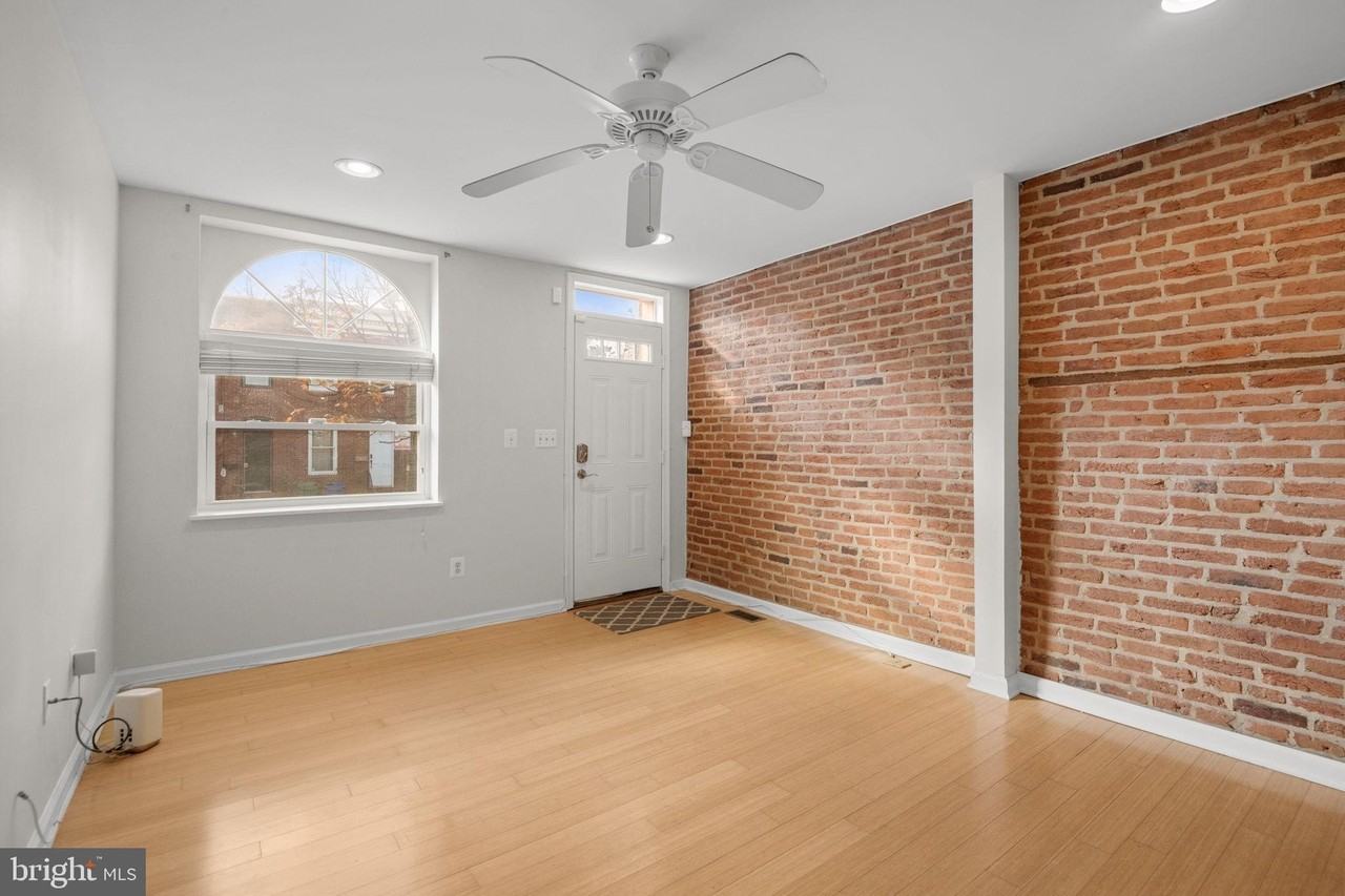 118 W Randall St - Photo 5 of 37
