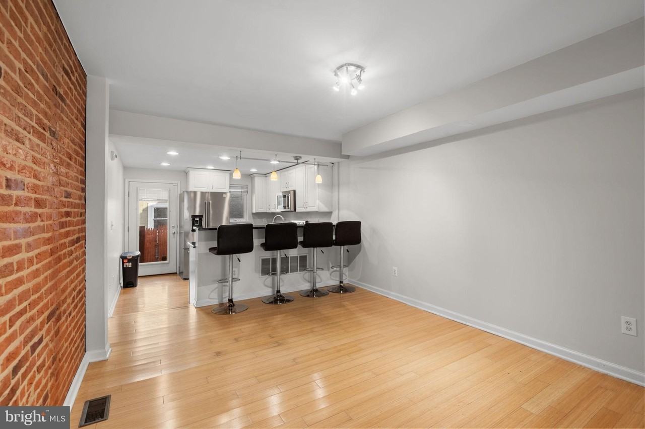 118 W Randall St - Photo 7 of 37