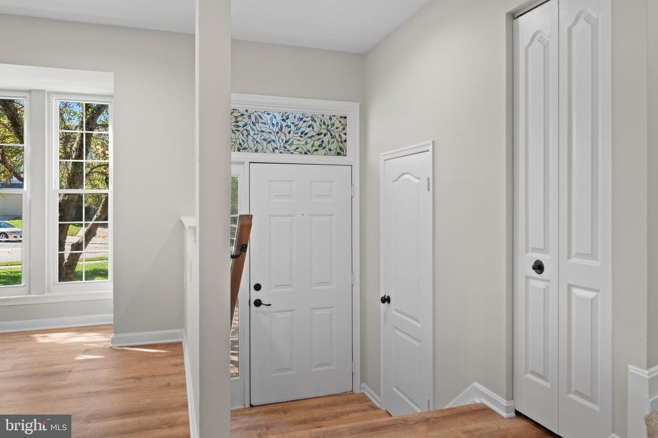 16 Knights Ct - Photo 2 of 40
