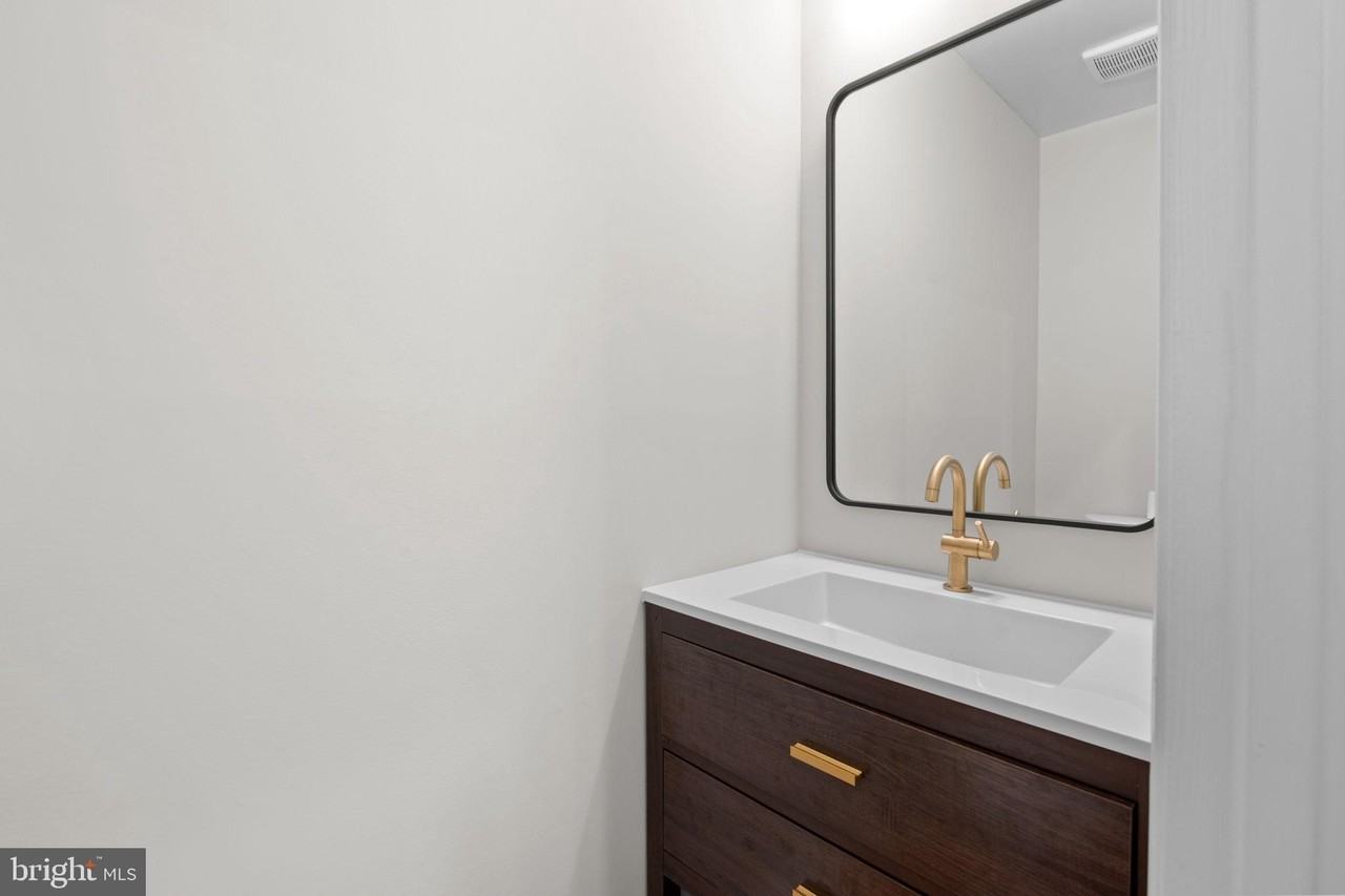 16 Knights Ct - Photo 3 of 40