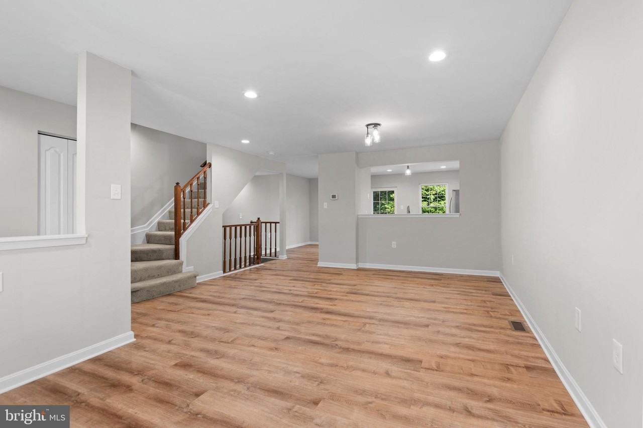 16 Knights Ct - Photo 5 of 40