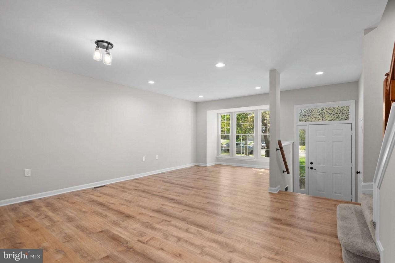 16 Knights Ct - Photo 7 of 40