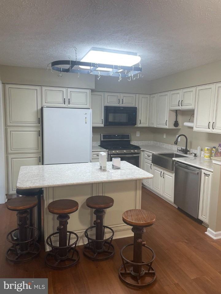 6608 Granville Ct - Photo 2 of 13