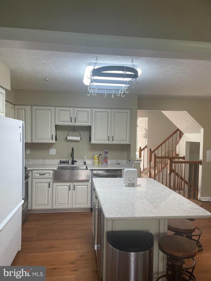 6608 Granville Ct - Photo 3 of 13