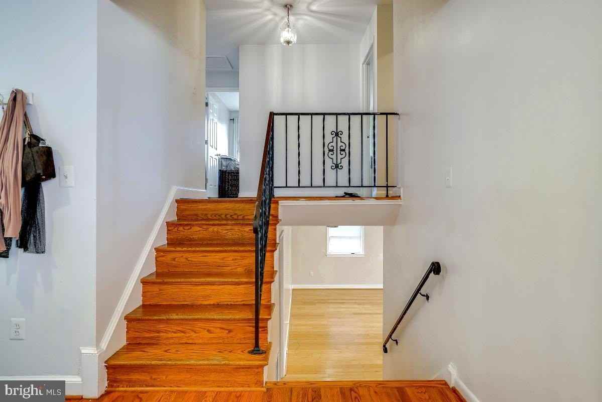 6 Kerwood Ct - Photo 7 of 48