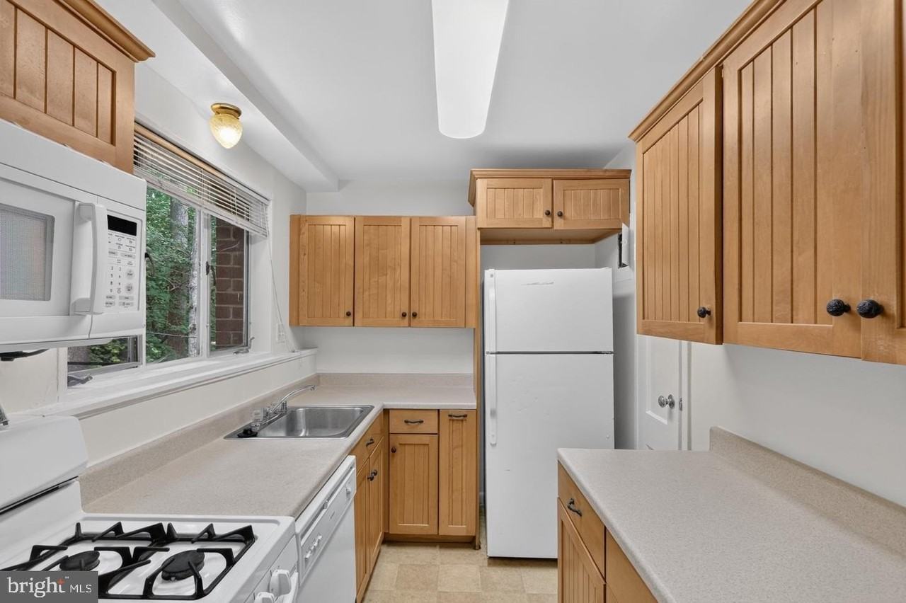 10406 Montrose Ave #101 - Photo 3 of 23