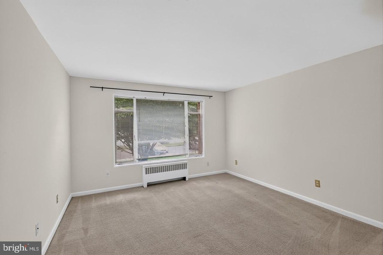 10406 Montrose Ave #101 - Photo 6 of 23