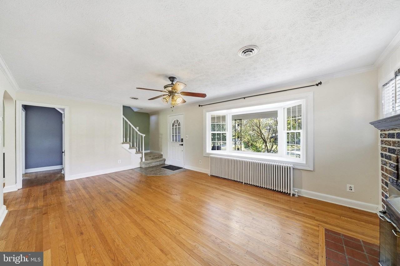 26015 Woodfield Rd - Photo 6 of 50