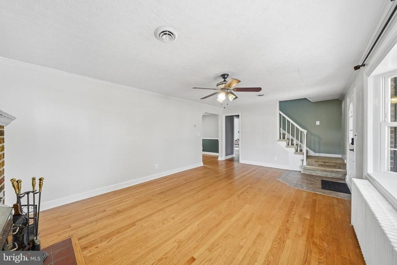 26015 Woodfield Rd - Photo 7 of 50
