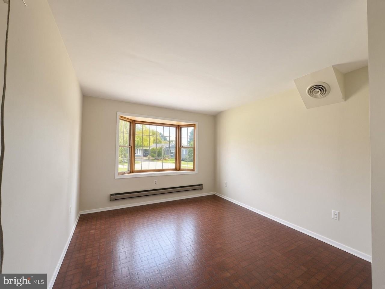 2712 Filbert Ln - Photo 4 of 32