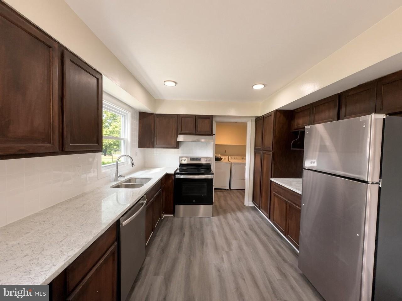 2712 Filbert Ln - Photo 6 of 32