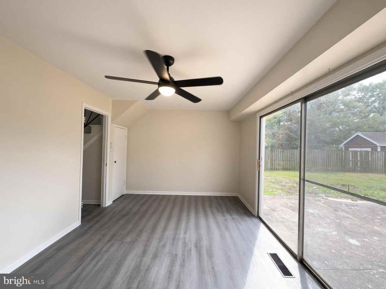 2712 Filbert Ln - Photo 7 of 32