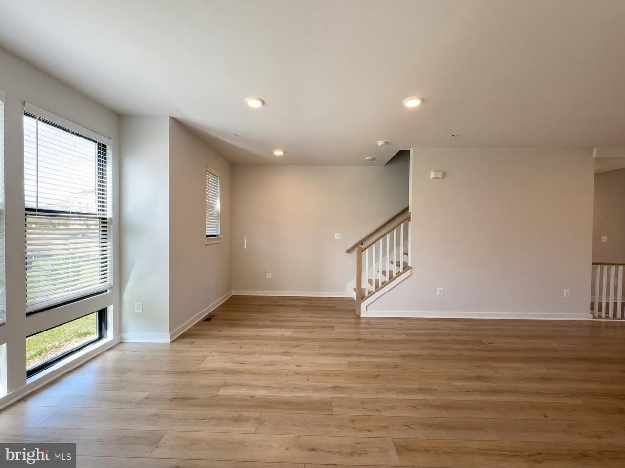 17254 Hardisty Way - Photo 4 of 27