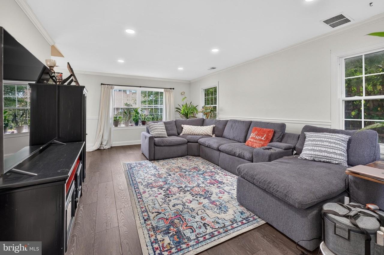 24 Peachfield Ln - Photo 4 of 20
