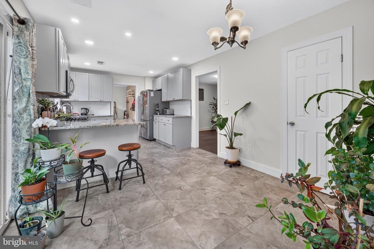 24 Peachfield Ln - Photo 6 of 20
