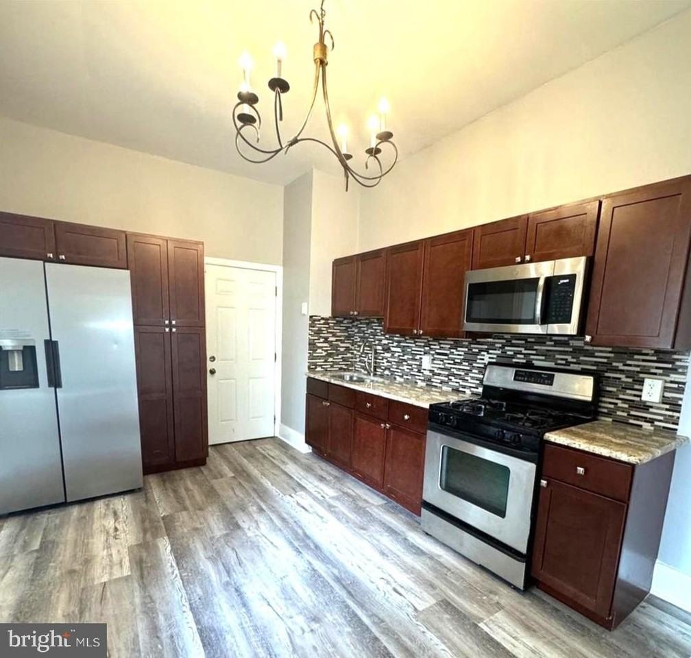 532 Windsor St - Photo 4 of 25