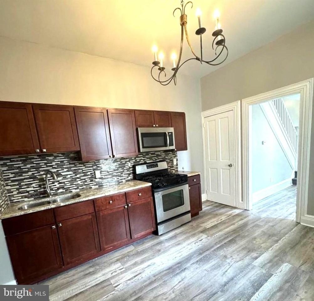 532 Windsor St - Photo 5 of 25