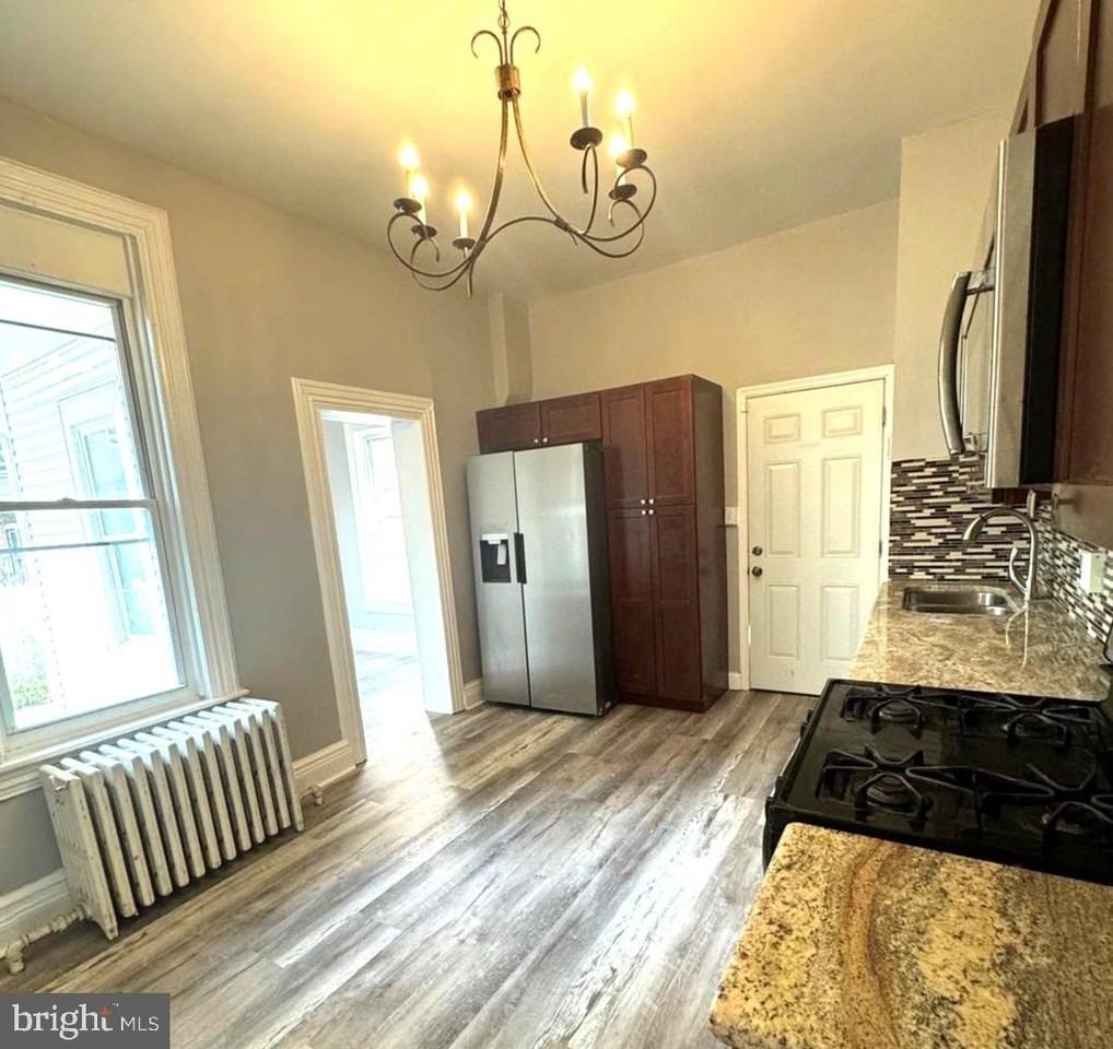 532 Windsor St - Photo 6 of 25